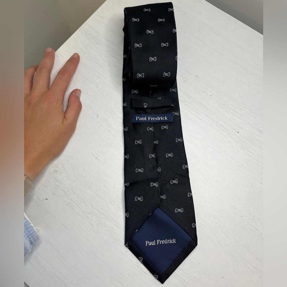 Paul Fredrick Bow Tie 100% Silk Tie - Picture 3 of 5